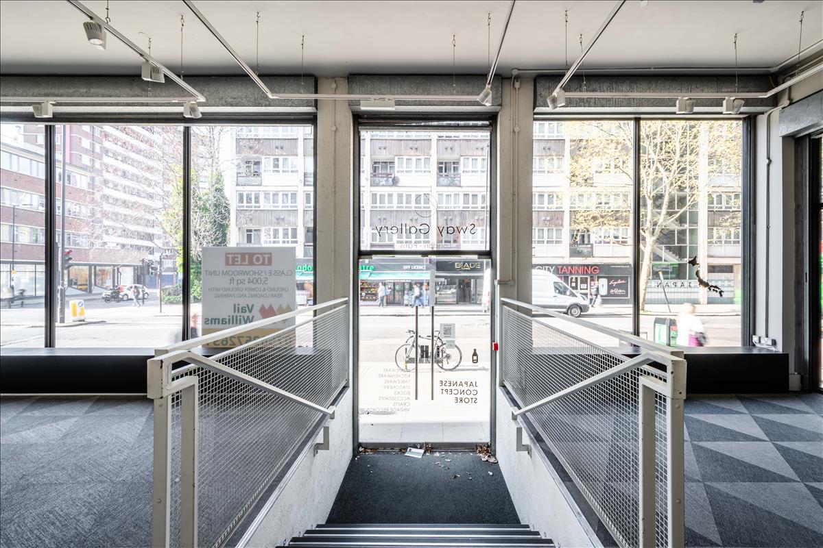 retail unit to let in Old Street