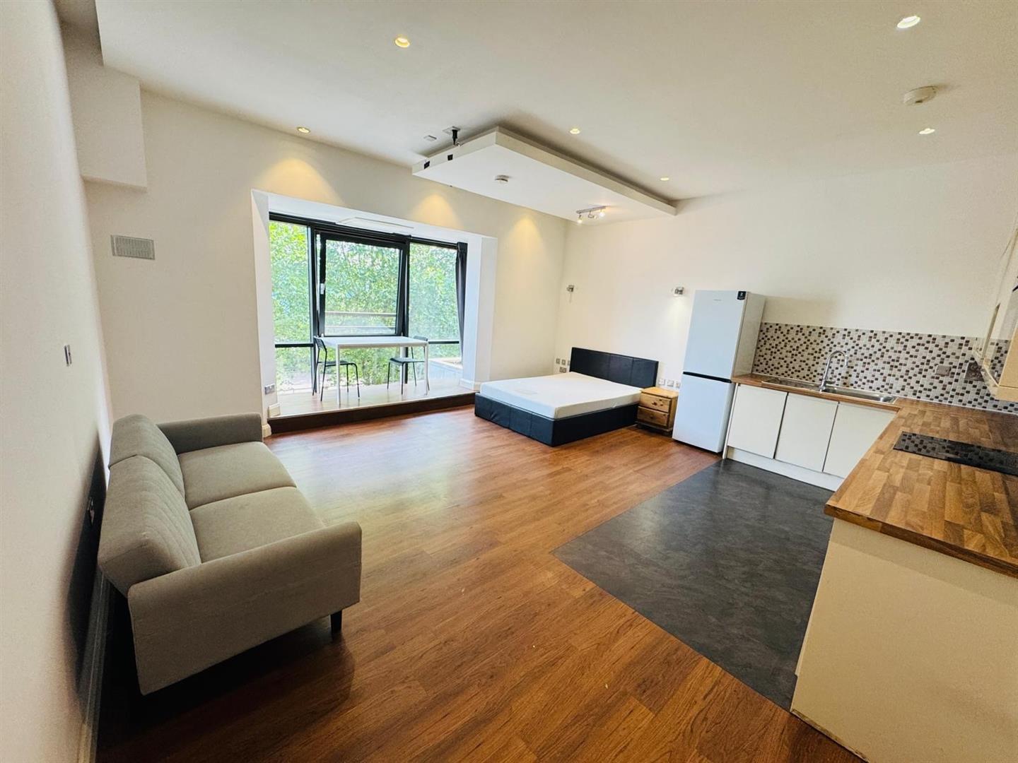 Property Image b0cc9082-a8c1-4db2-9bce-c8b53942c955