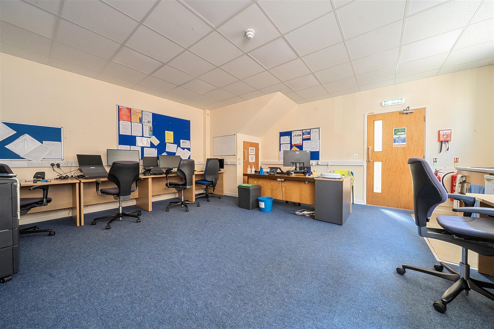 Property Image b102ae67-06e2-4a21-9663-31cf52957b12