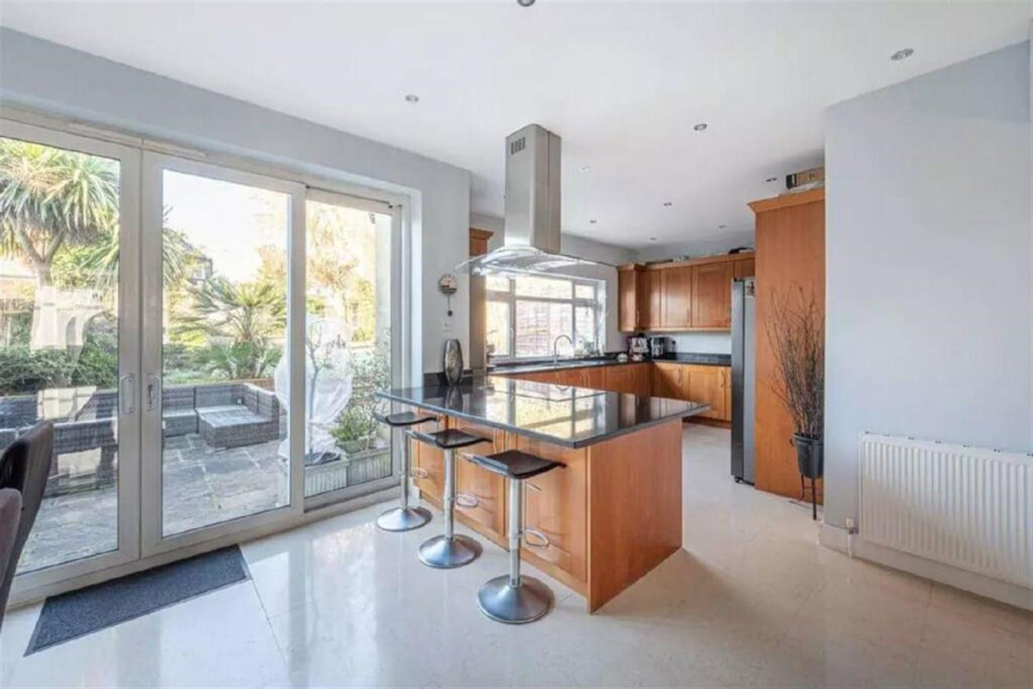 Property Image b1187d56-45fa-4723-99c2-a122302d2bba