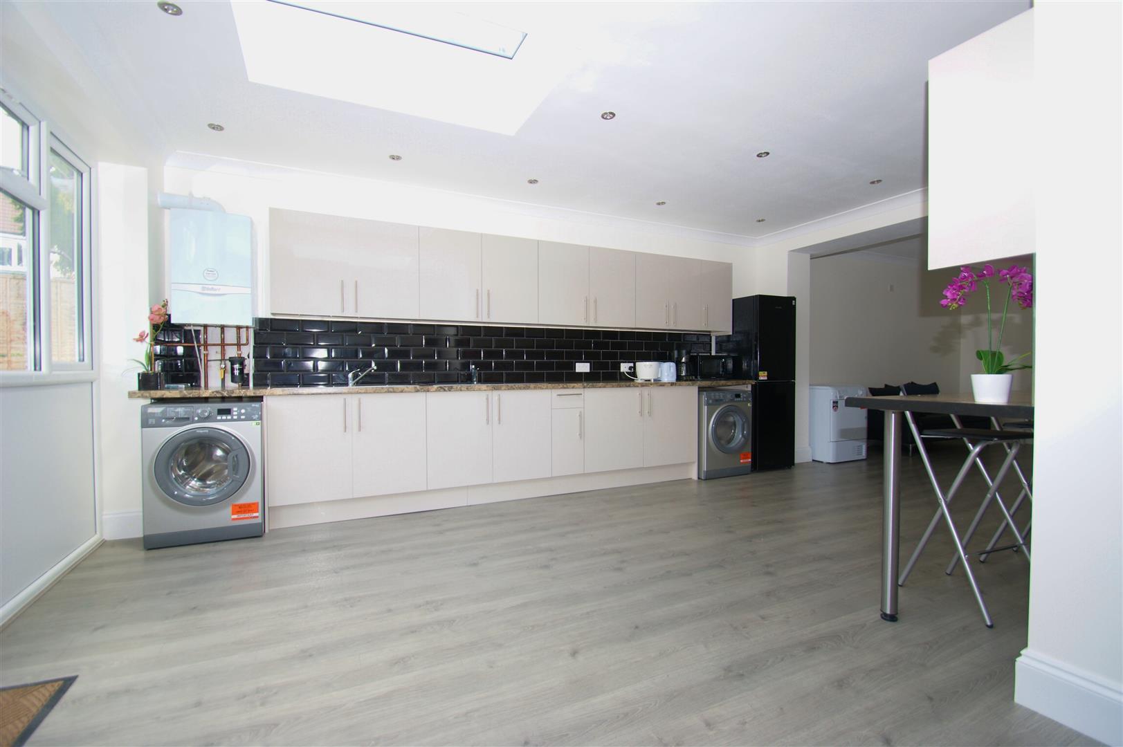 Property Image b167e63a-9b50-4de8-a1d7-712dd455a9de