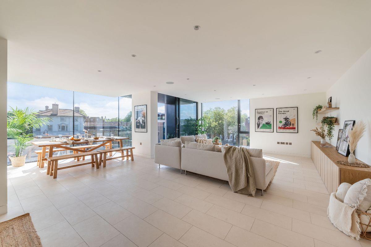 Property Image b1e45631-1f83-42ba-8cde-57dd43eddf33