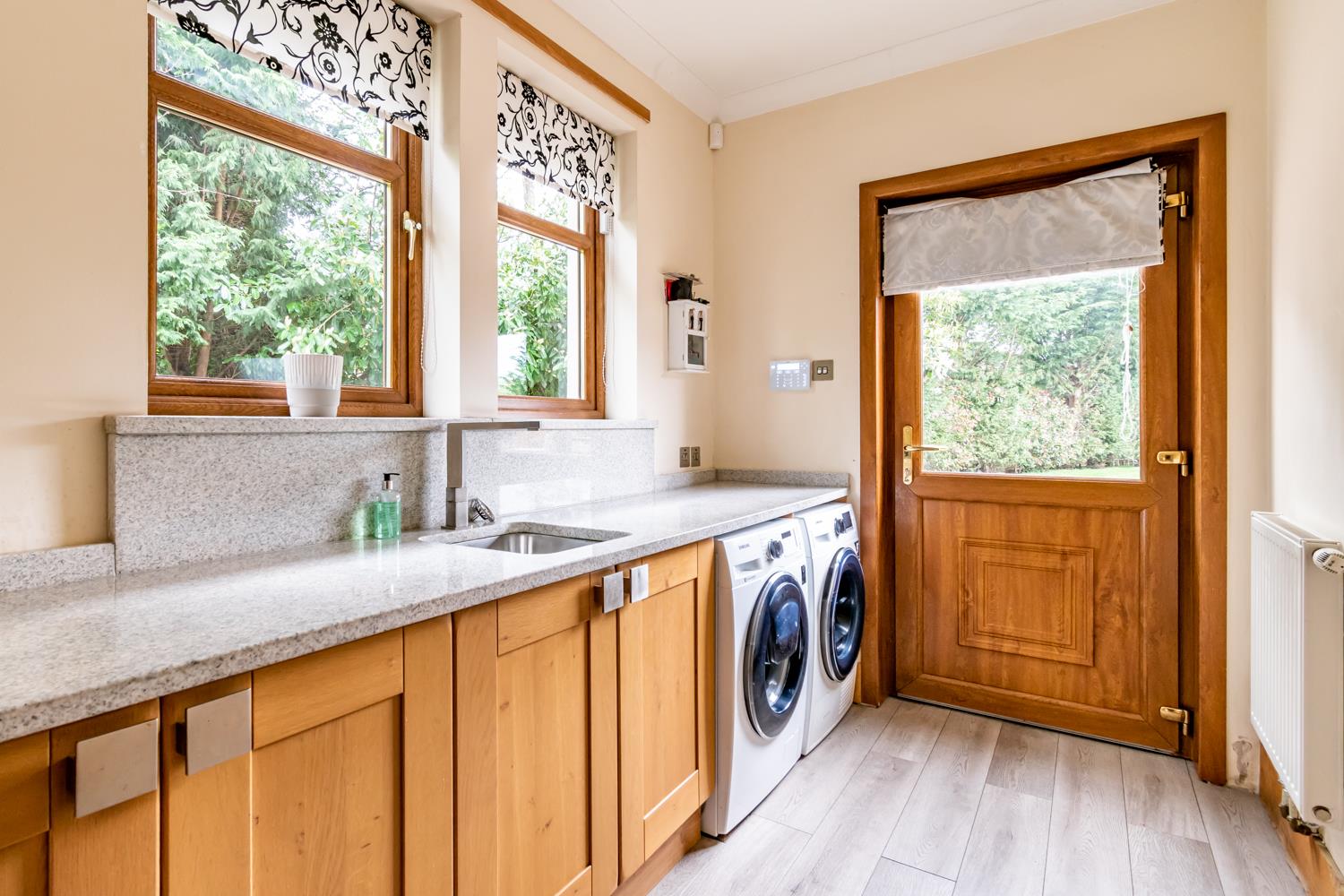 Property Image b24a8f56-a3ed-4597-9c73-04476f8b80c9