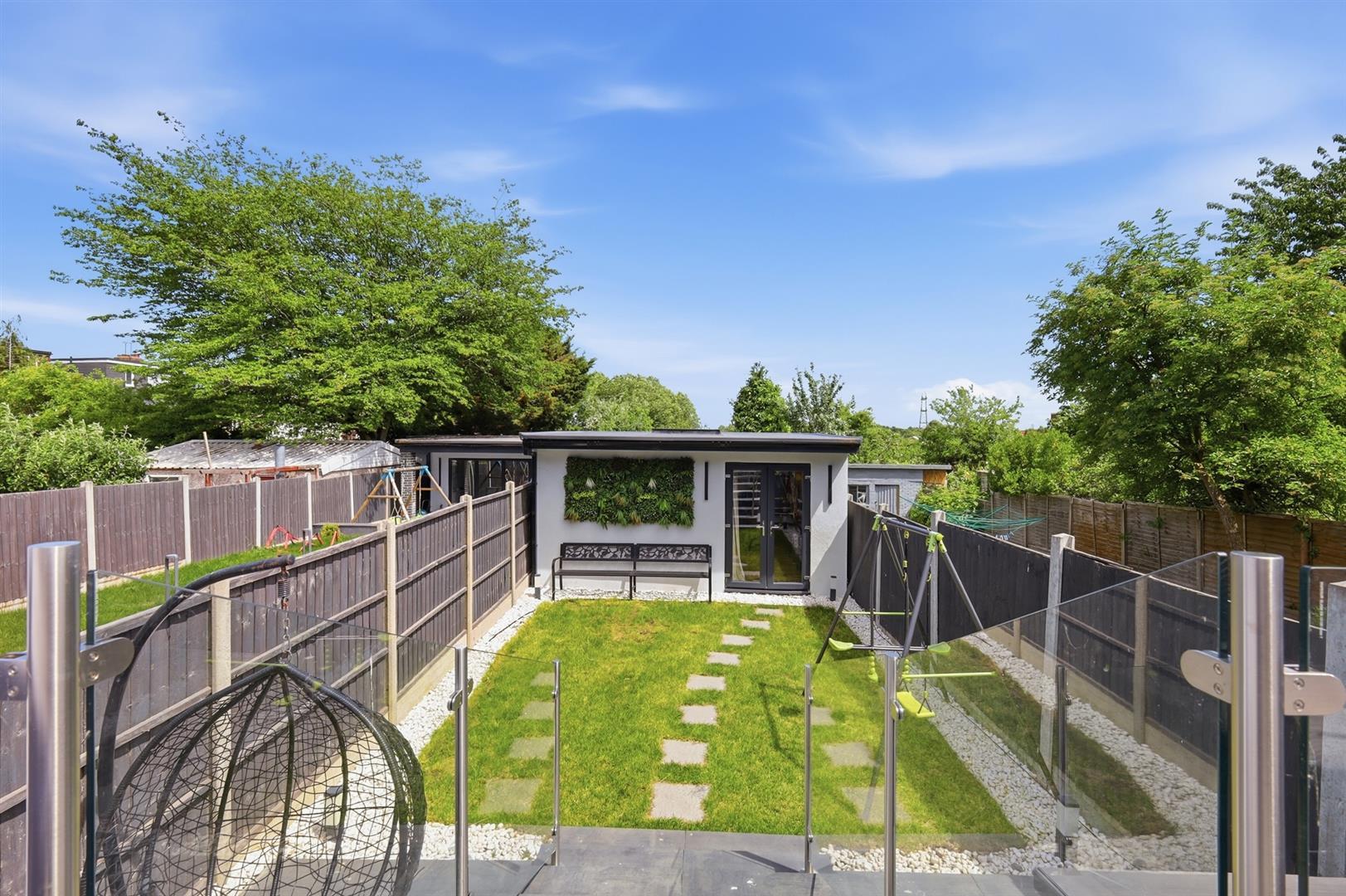Property Image b2ee4df0-4a93-4608-9384-adf75aa8a140