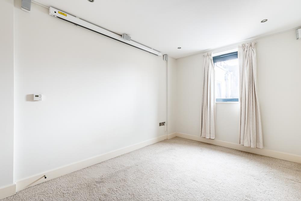 two bedroom two bathroom penthouse for let on hoxton square n1