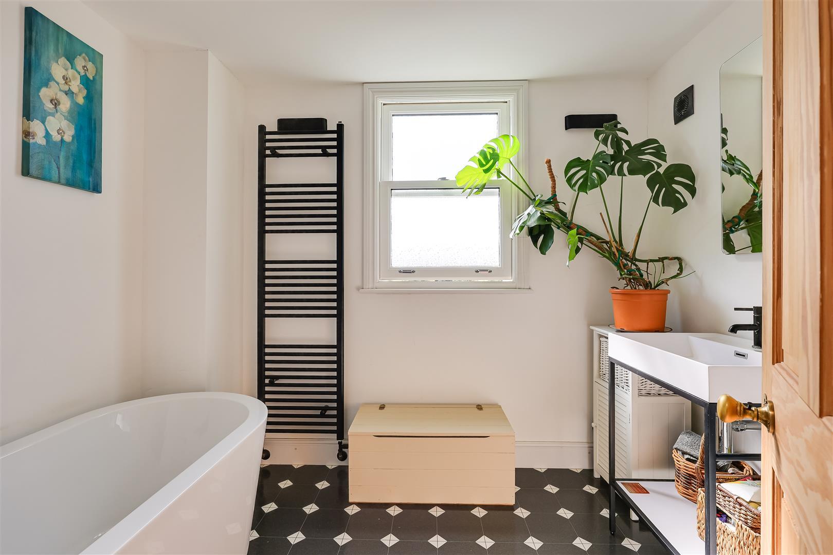 Property Image b31b0581-e084-4a78-bd30-3e3a8b8259b7
