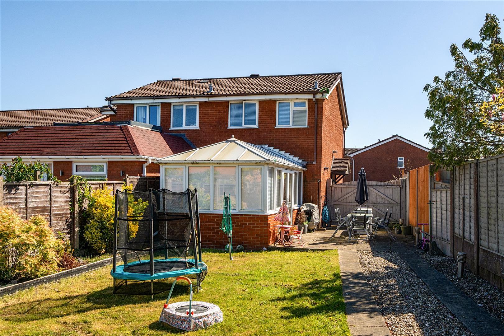 Property Image b362ccee-0974-42f1-bad3-46fb814bf24d
