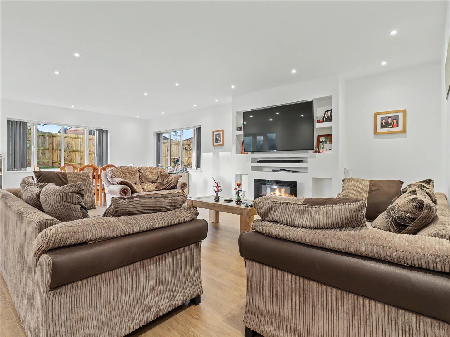 Property Image b3689583-a4e5-43ee-84de-608852528450