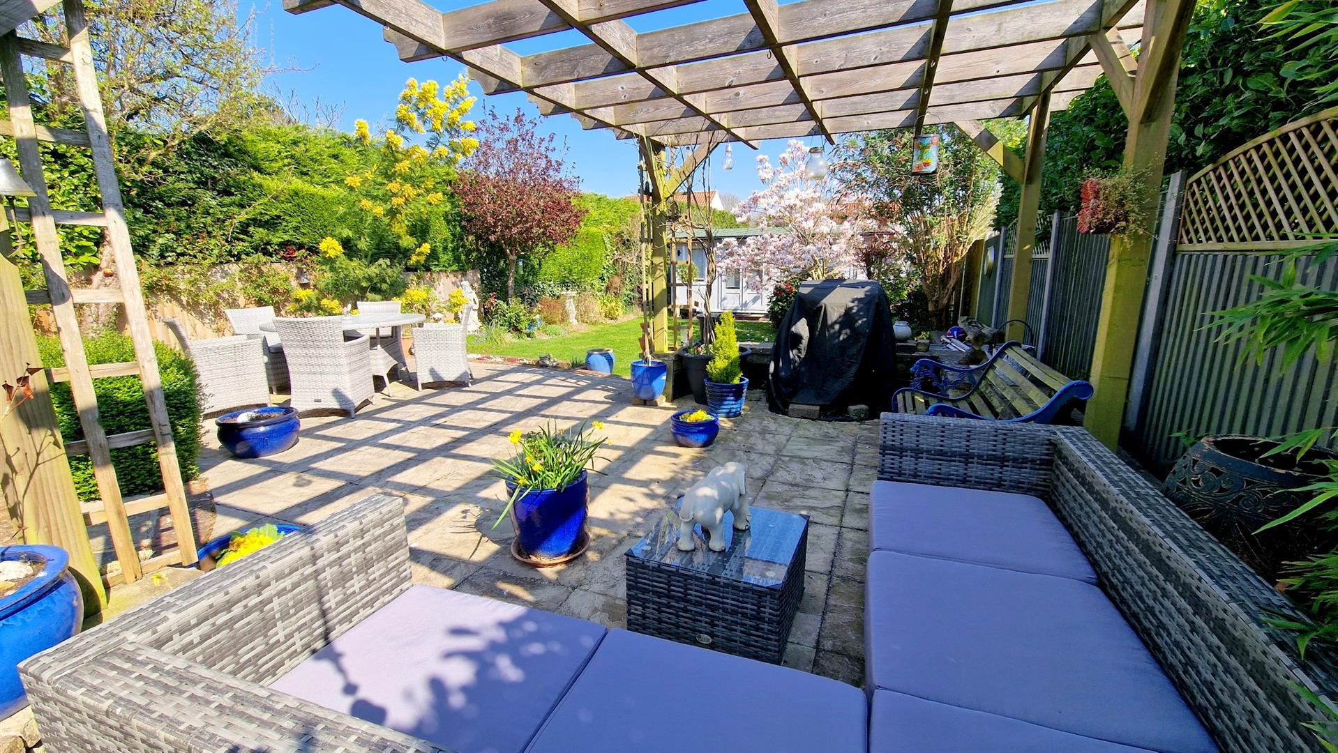 Property Image b37e6288-bd86-45ce-98af-610859a1d224