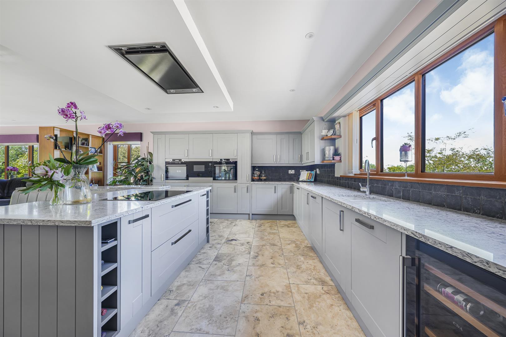 Property Image b382b0bc-5c17-4419-ba2f-3baeb3f54332