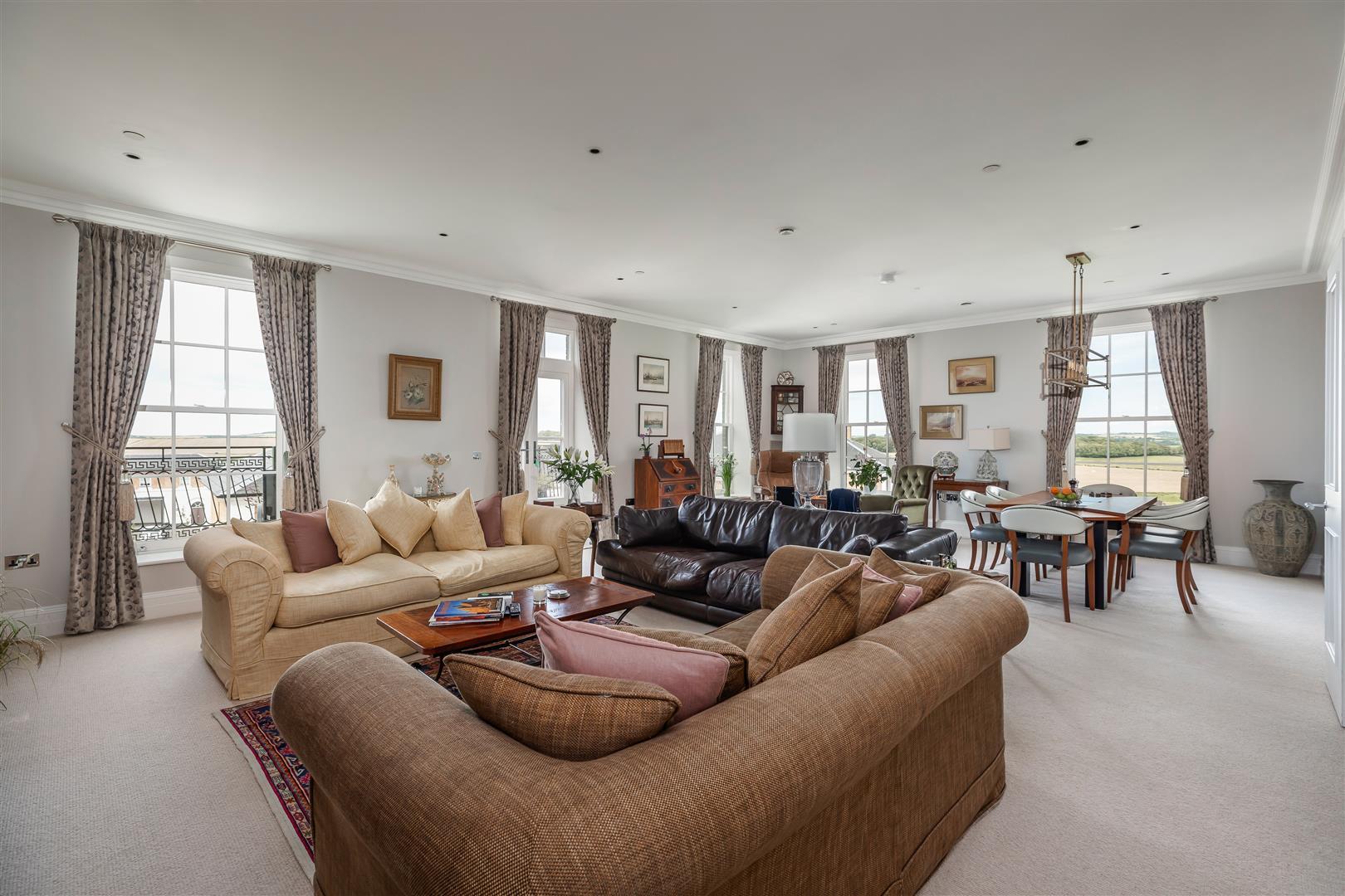 Property Image b39b65e8-aa09-49f3-a20e-56be6c1a1eac