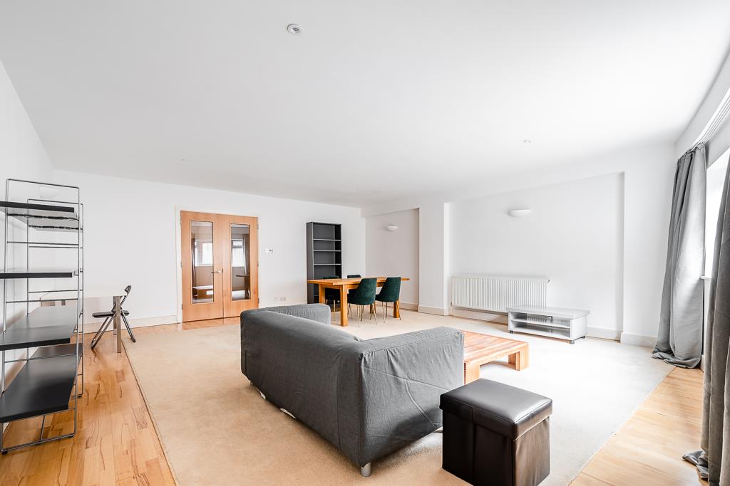 Three bedroom two bathroom split level apartment for rent in the heart of Hatton Garden EC1