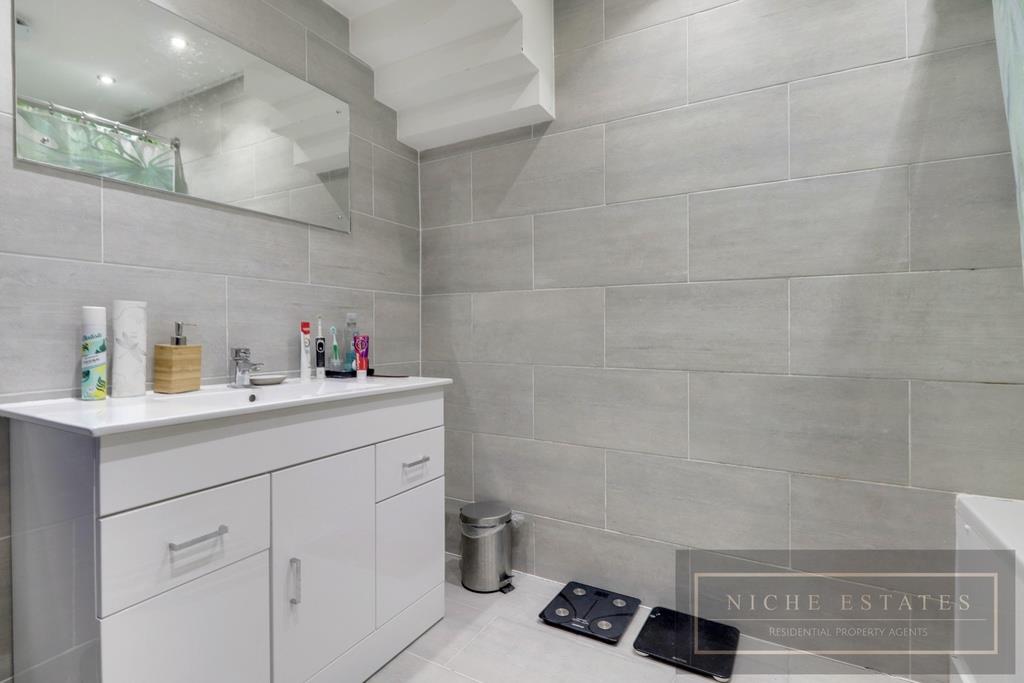 Property Image b42bfa60-f6ce-4865-b9b3-7209e3746875
