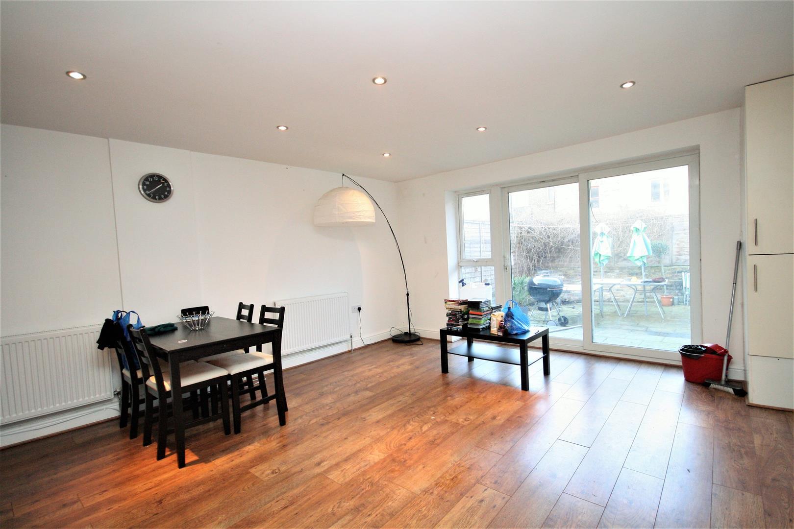 Property Image b445af34-6209-48ae-9cb6-de33f431b179
