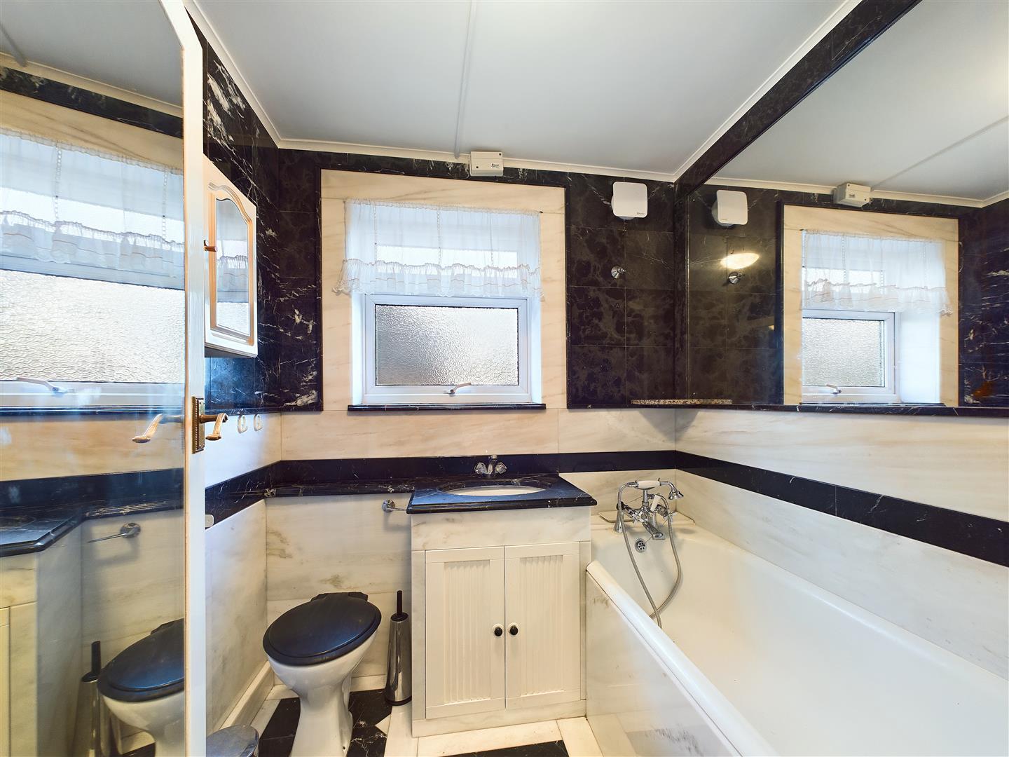 Property Image b466e8e1-1b64-479e-9ad8-d2478c83c9ab