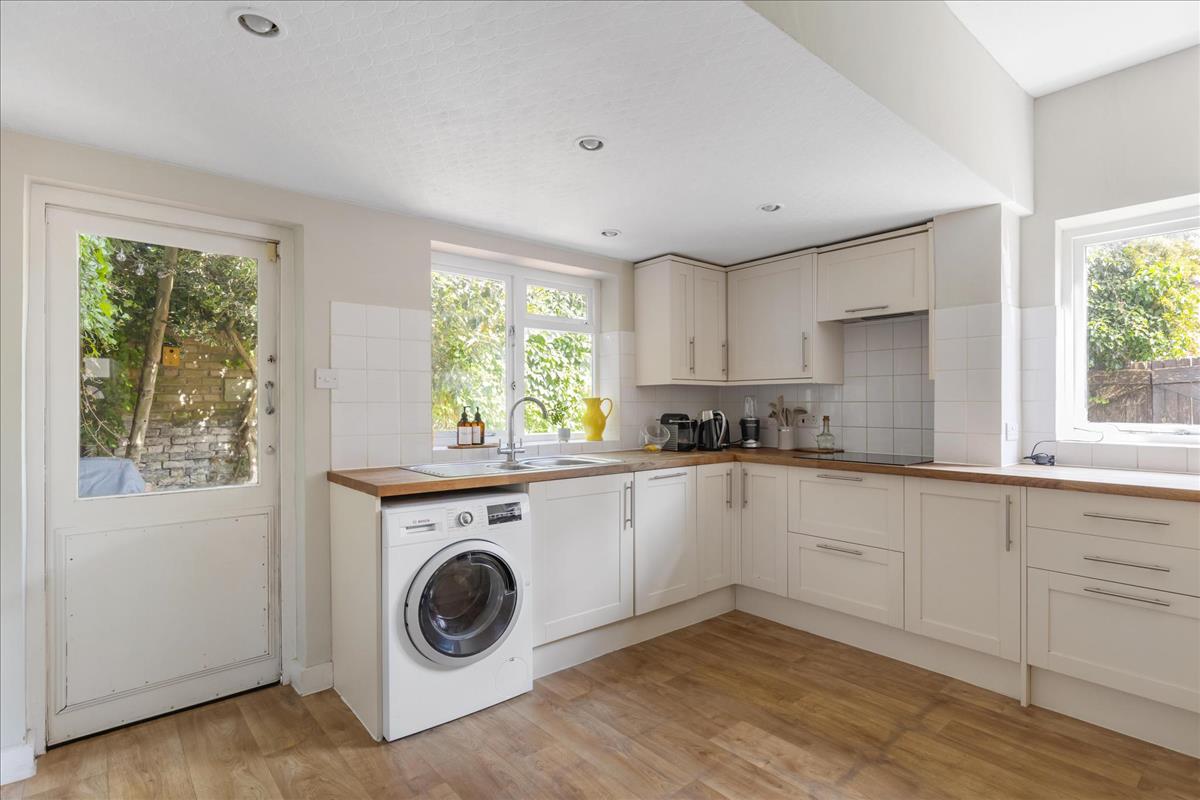 Property Image b474139f-9370-4d6a-add7-dde5eda4d986