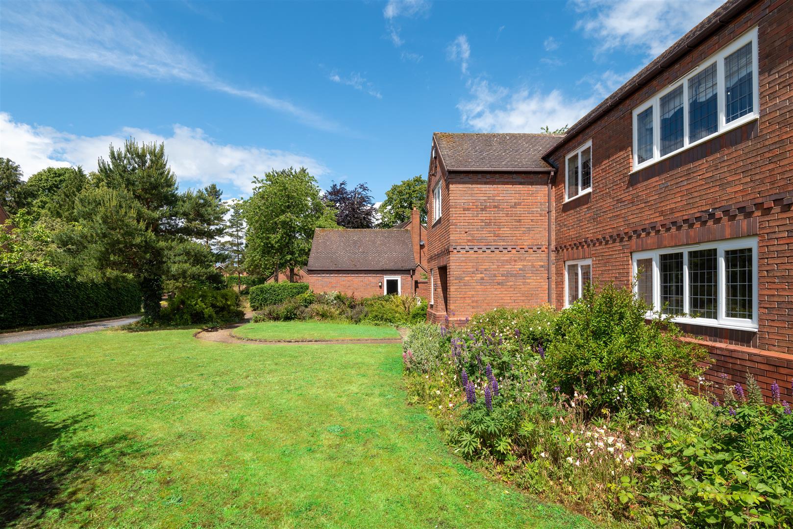 Property Image b4950585-8619-42e5-8a28-c8aec341689e
