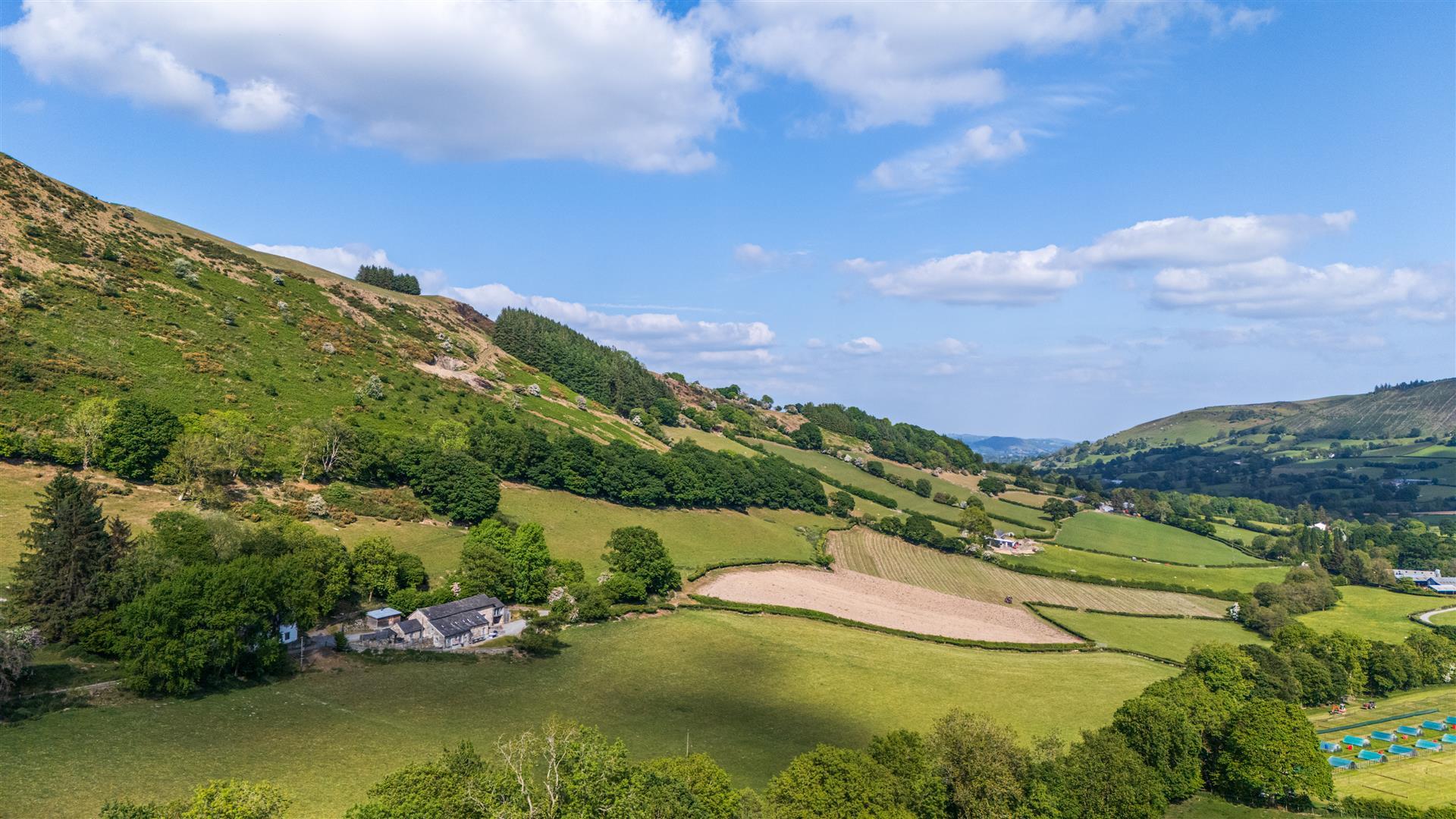 Property Image b52f7bd1-bda3-41f1-9e94-fb522f15b4e8