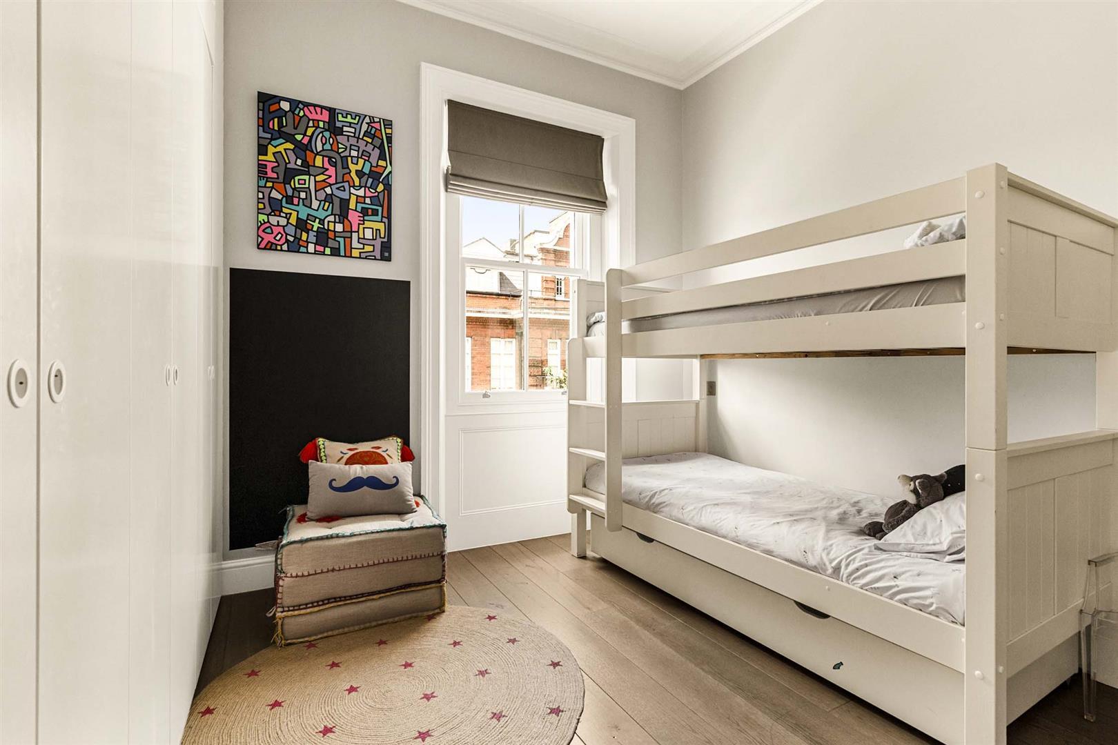 Property Image b582ea3b-003c-40b8-8ad5-abbf645ee59f