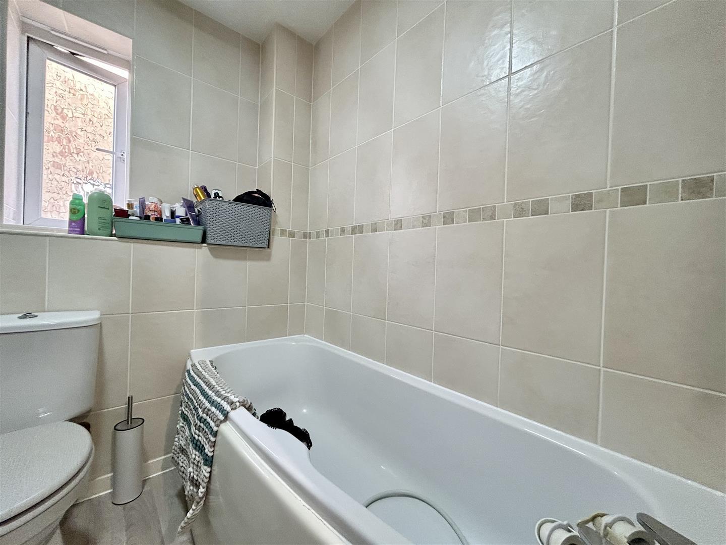 Property Image b587858b-d9e2-49f1-bd85-c37477f60c13
