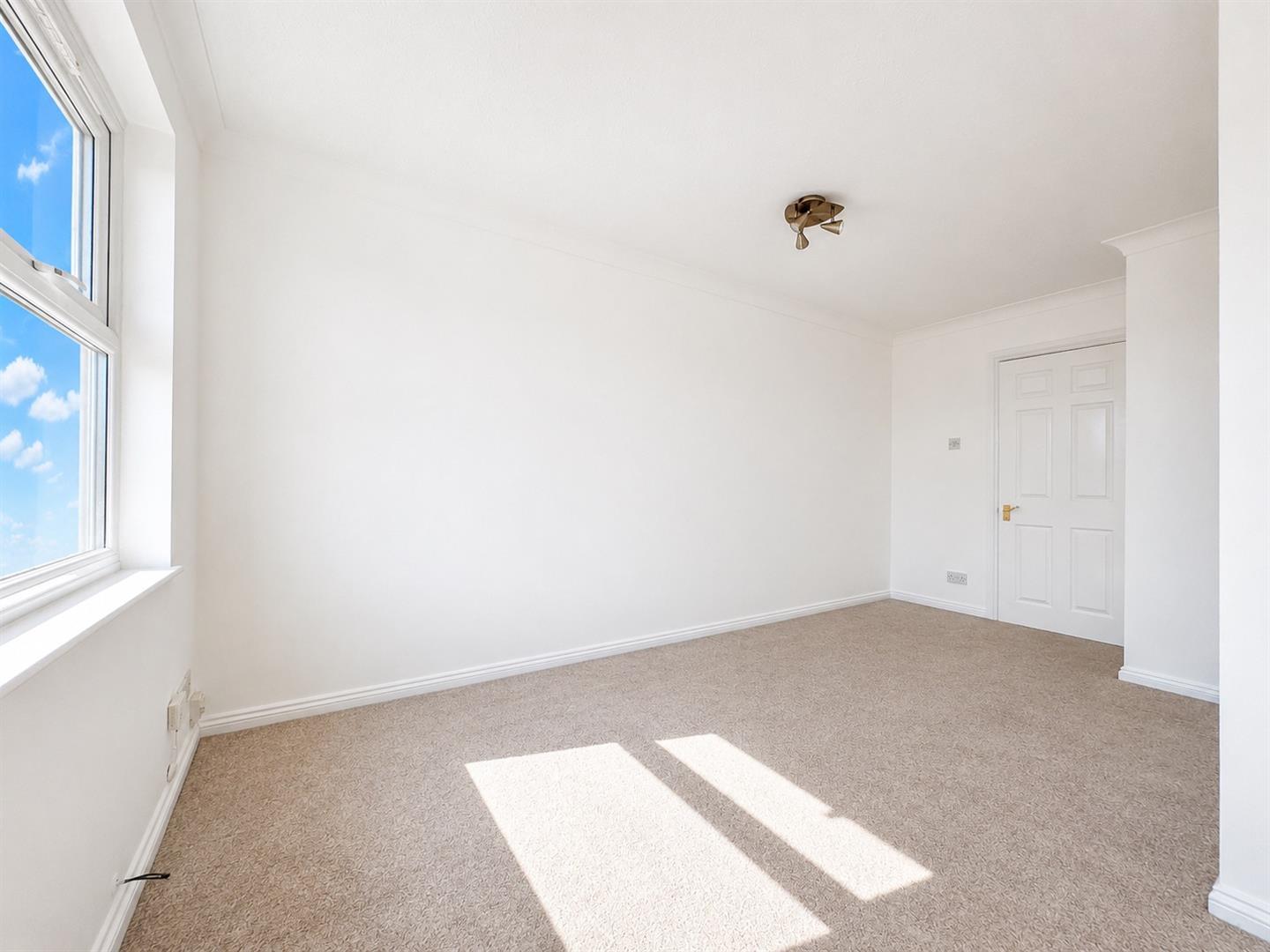 Property Image b599a428-9996-46bd-a8fd-f09345736899