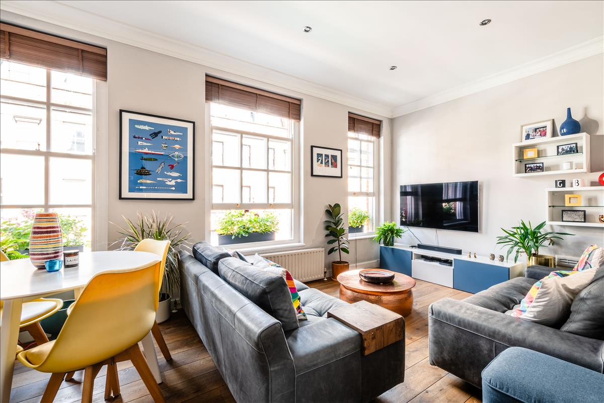 Two -bedroom, two-bathroom flat for sale, Marchmont Street, Bloomsbury, WC1N. Reception