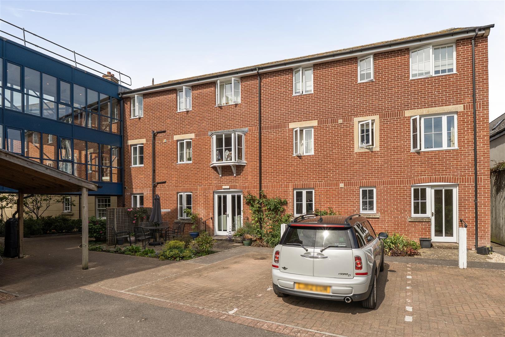 Property Image b5b5413e-e438-42b3-8b84-684bf49de9df