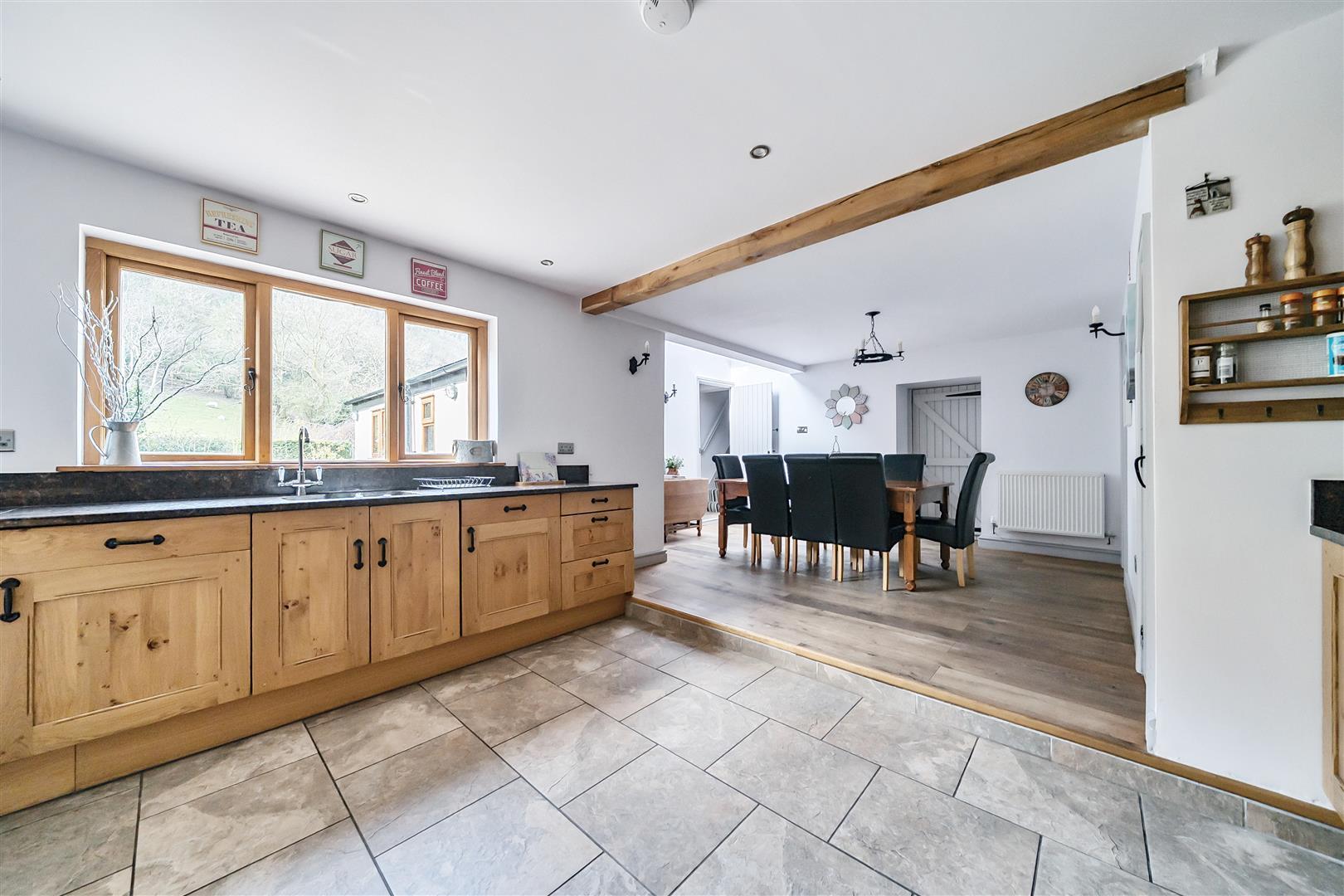 Property Image b5bae69c-bd3a-49d6-af81-4f146b570c02