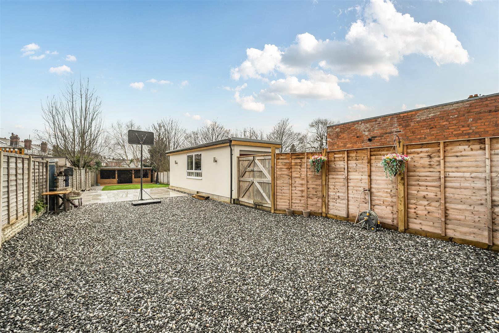 Property Image b5e24940-9449-4ff9-b595-58b64e390776