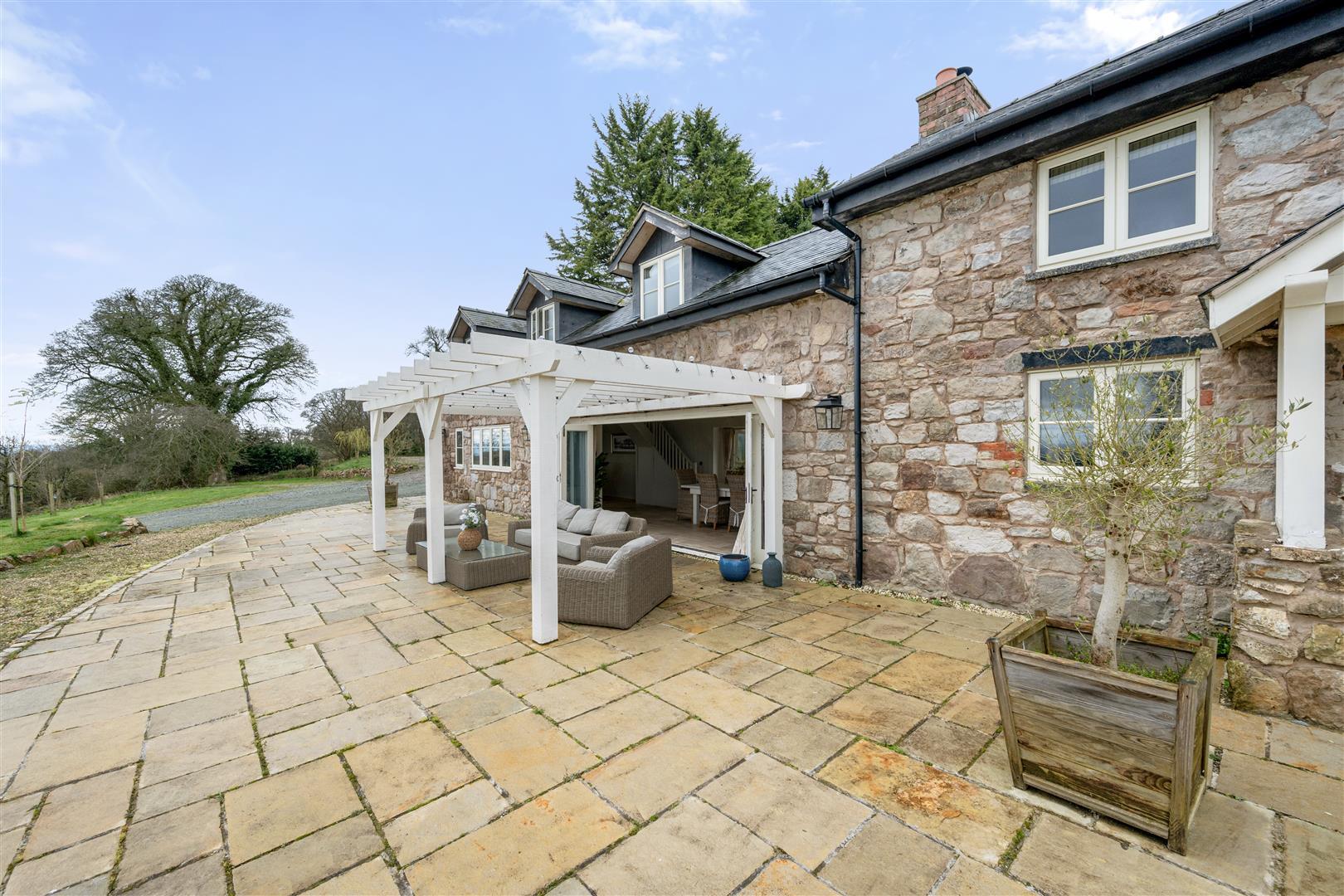 Property Image b6749e7b-e4a3-484d-8584-5fbe2199b45b