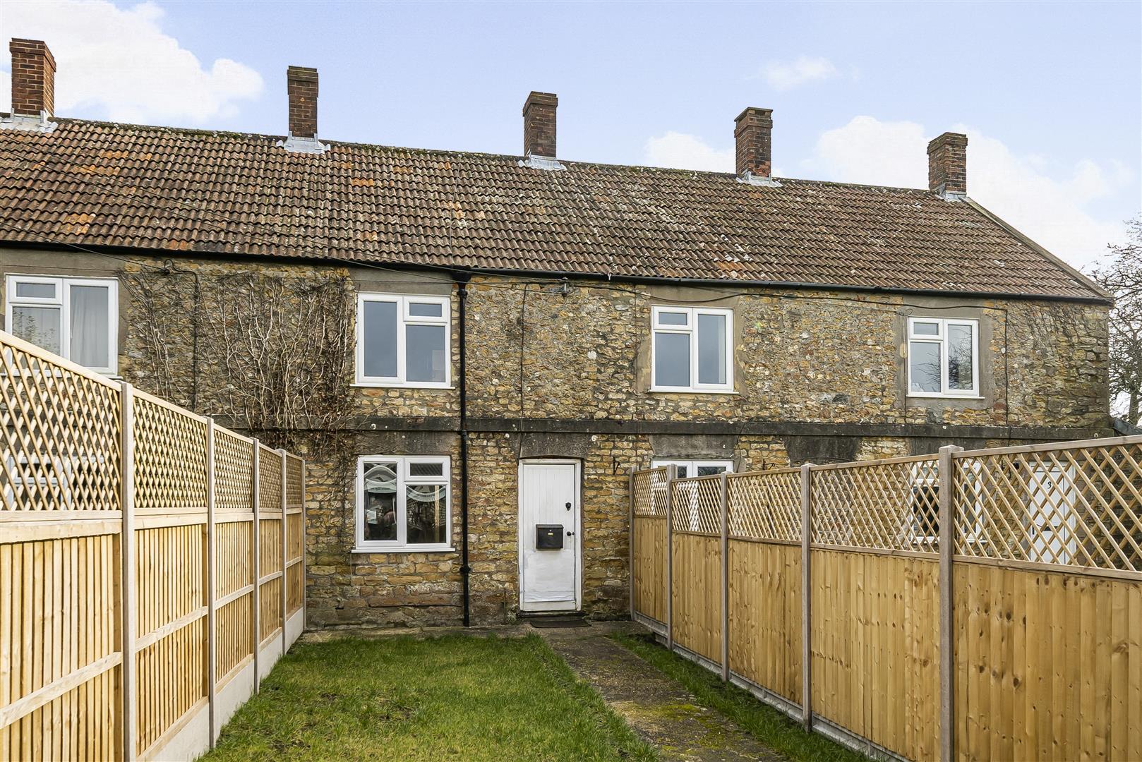 Property Image b6a04901-bba8-4edf-83ef-5f31932c17df
