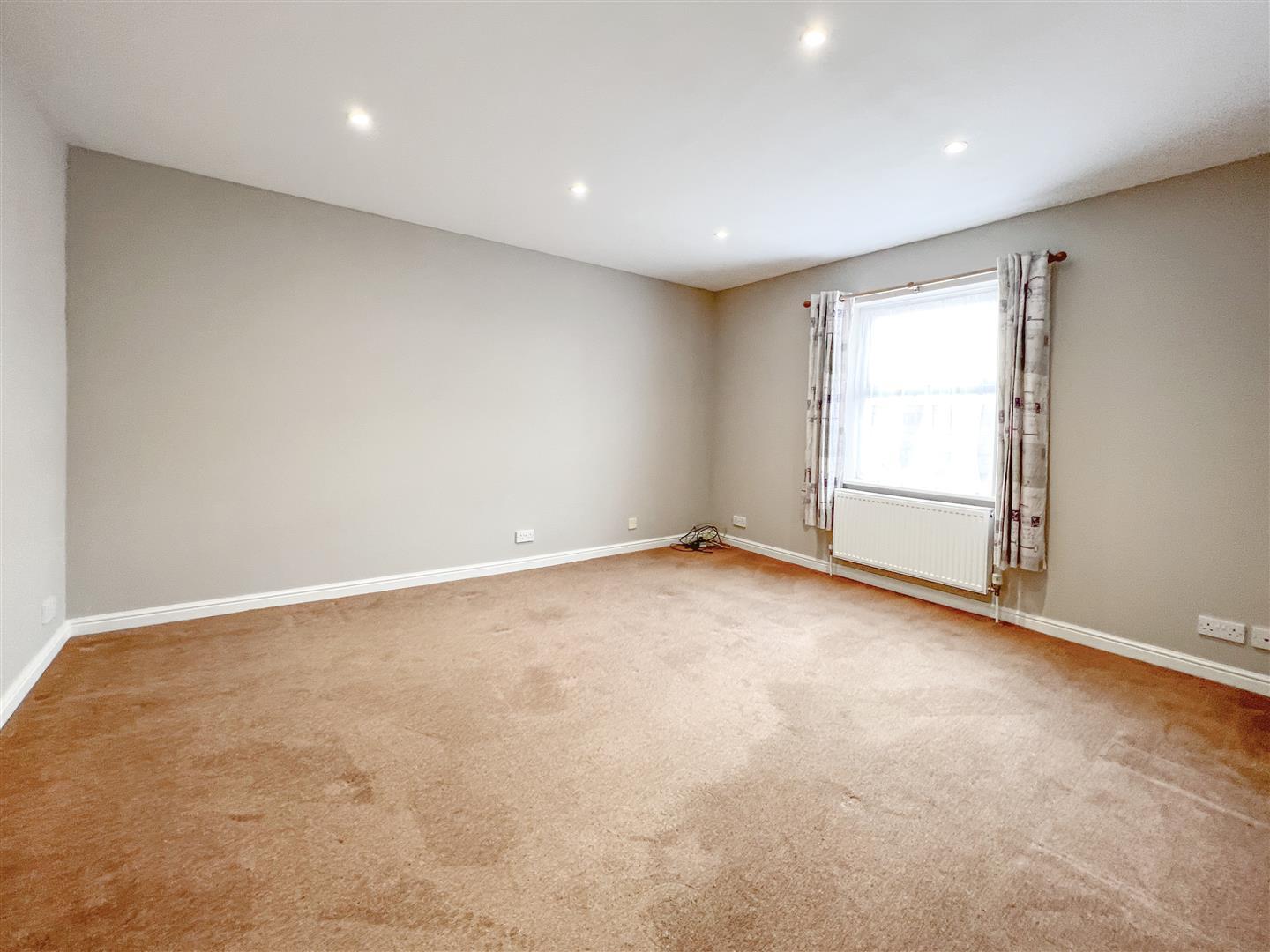Property Image b6b9f481-f4b1-45c7-b6e0-4f65efaf2e67