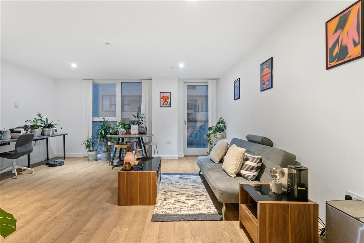 Property Image b6d02ed8-3829-488d-aef5-41c72b8e8b0c