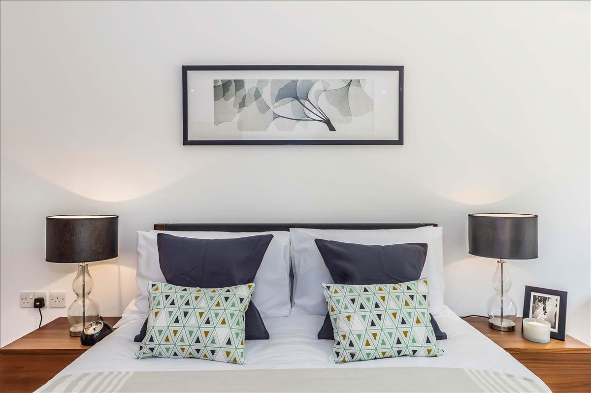 deluxe four bed gated mews house for rent in the heart of de beauvoir