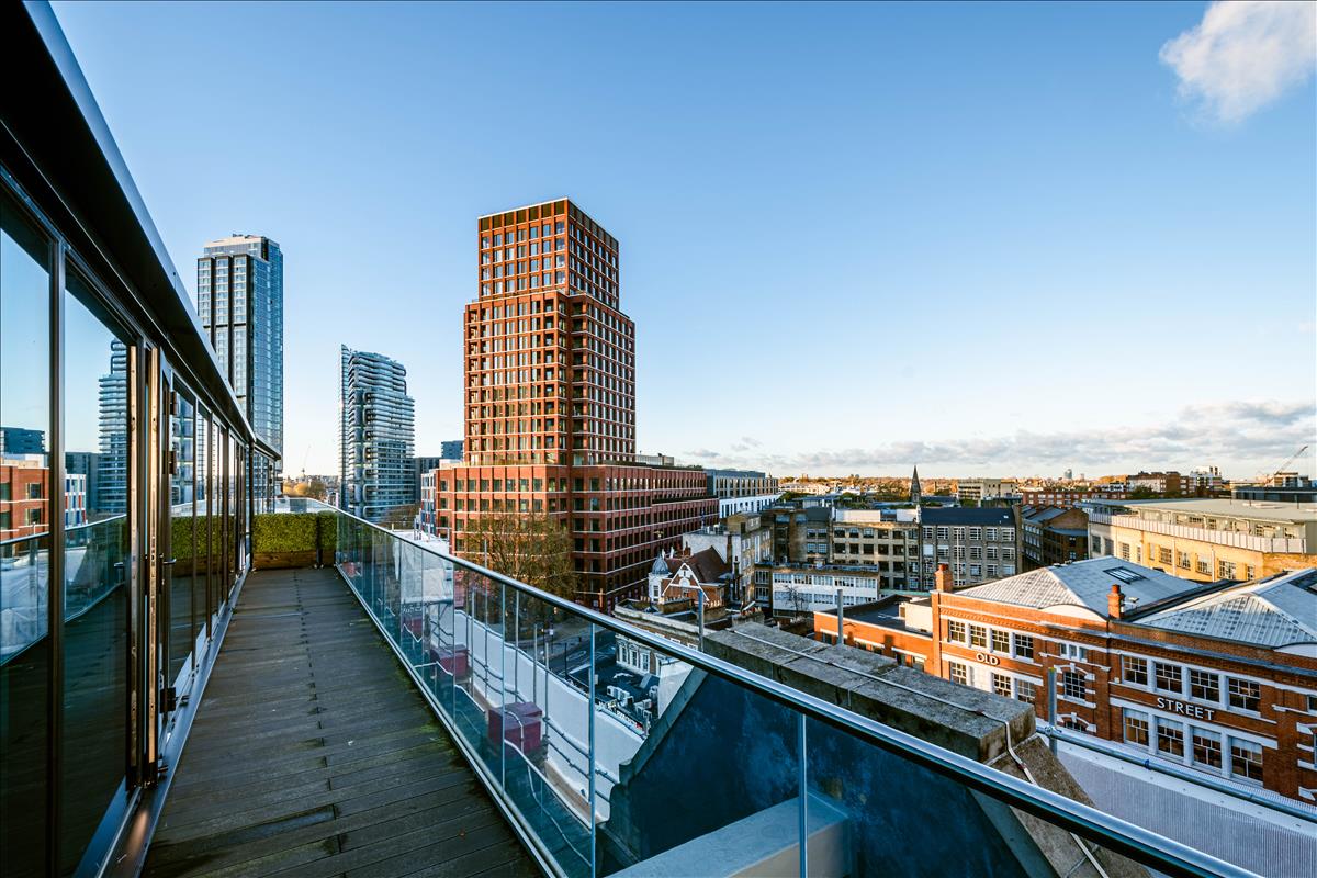 This stunning seventh-floor penthouse sits atop a beautiful Edwardian building, offering nearly 1,700 square feet of luxurious living space with three bedrooms, three bathrooms, and breathtaking panoramic city views. Combining historical charm with modern elegance, this home is a rare find in the heart of London.