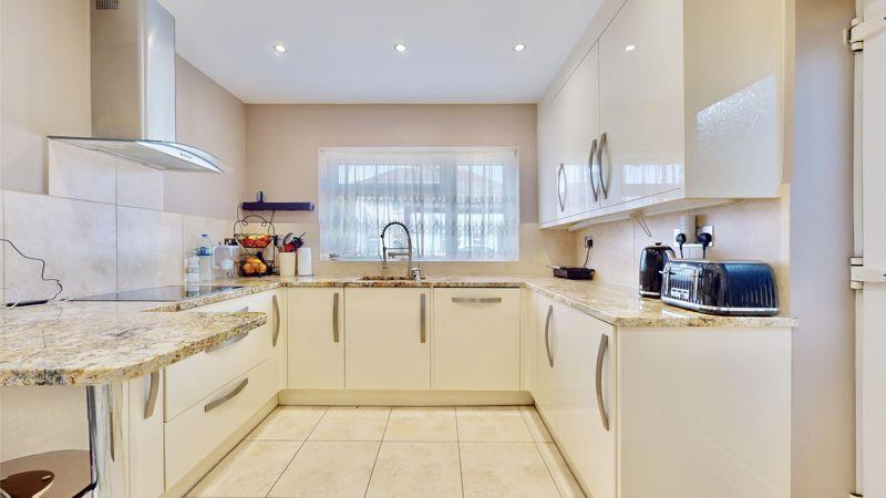 Property Image b71593ae-cc54-40bb-95fa-5a76e5ba81b7