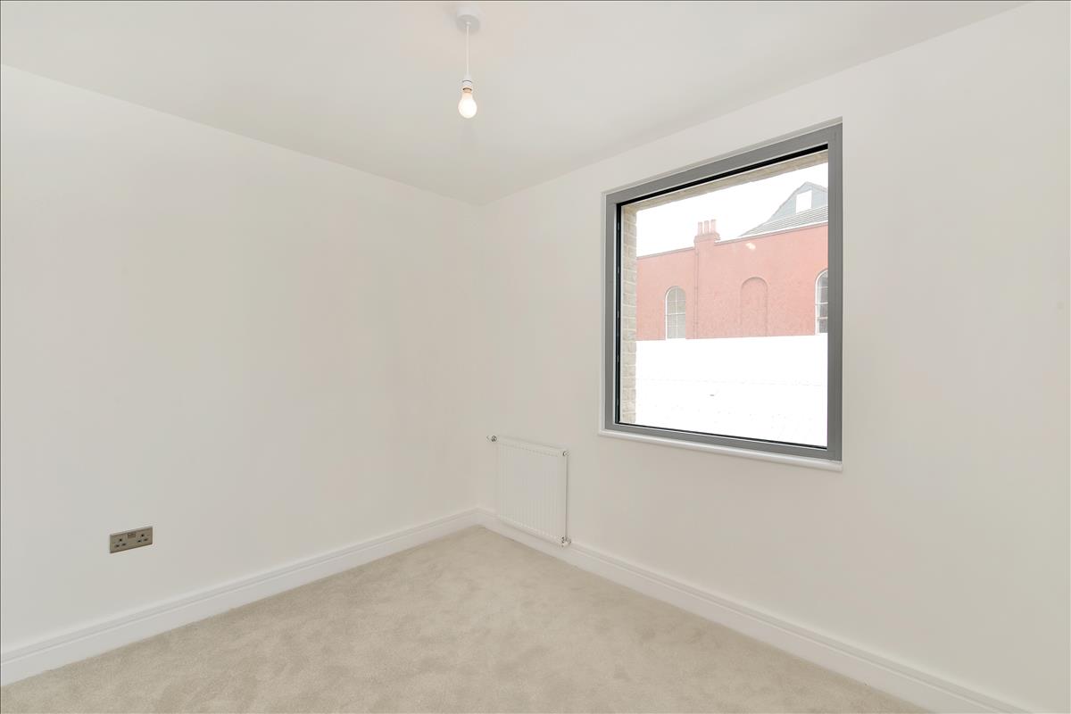 Modern three bedroom apartment available for long let in the heart of Dalston