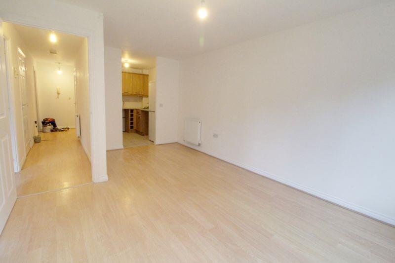 Property Image b735d619-b551-48ff-b470-28ffc420098a