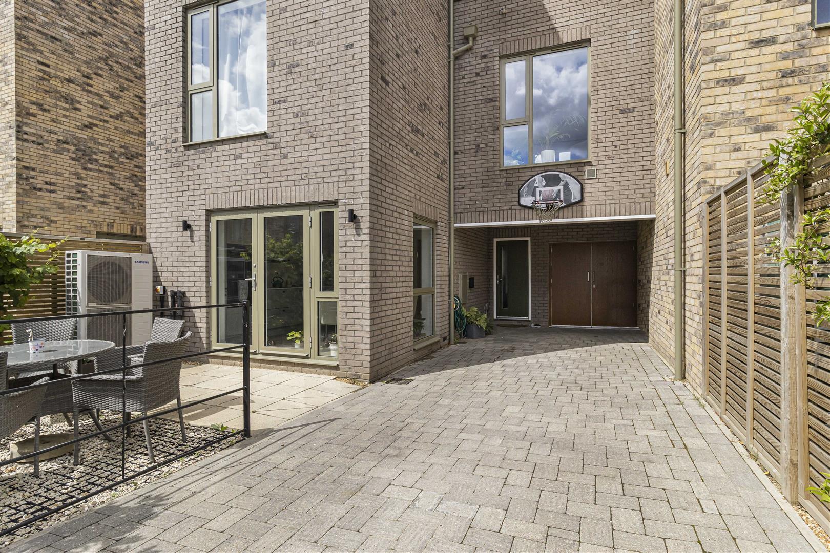 Property Image b7437dee-a3c1-40d6-be56-33caa052ee4d