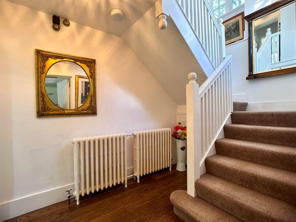 Property Image b7c32298-143b-438c-becf-96999a219d6f