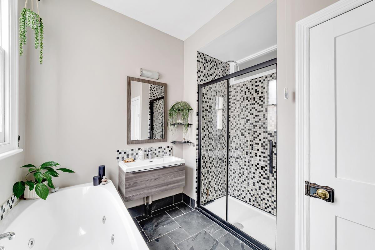 Property Image b7f30ce0-d9e7-4a06-8029-ecb0f265182a