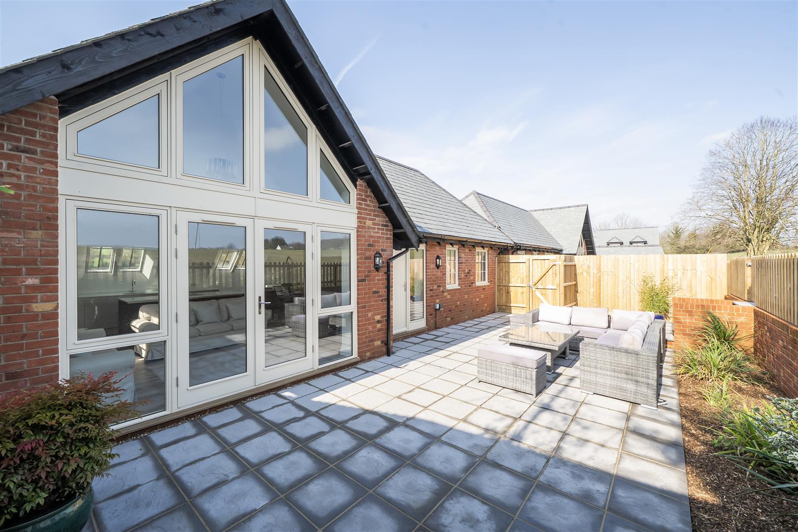 Property Image b81e928f-5f93-4909-a912-2ed39ba89bf8