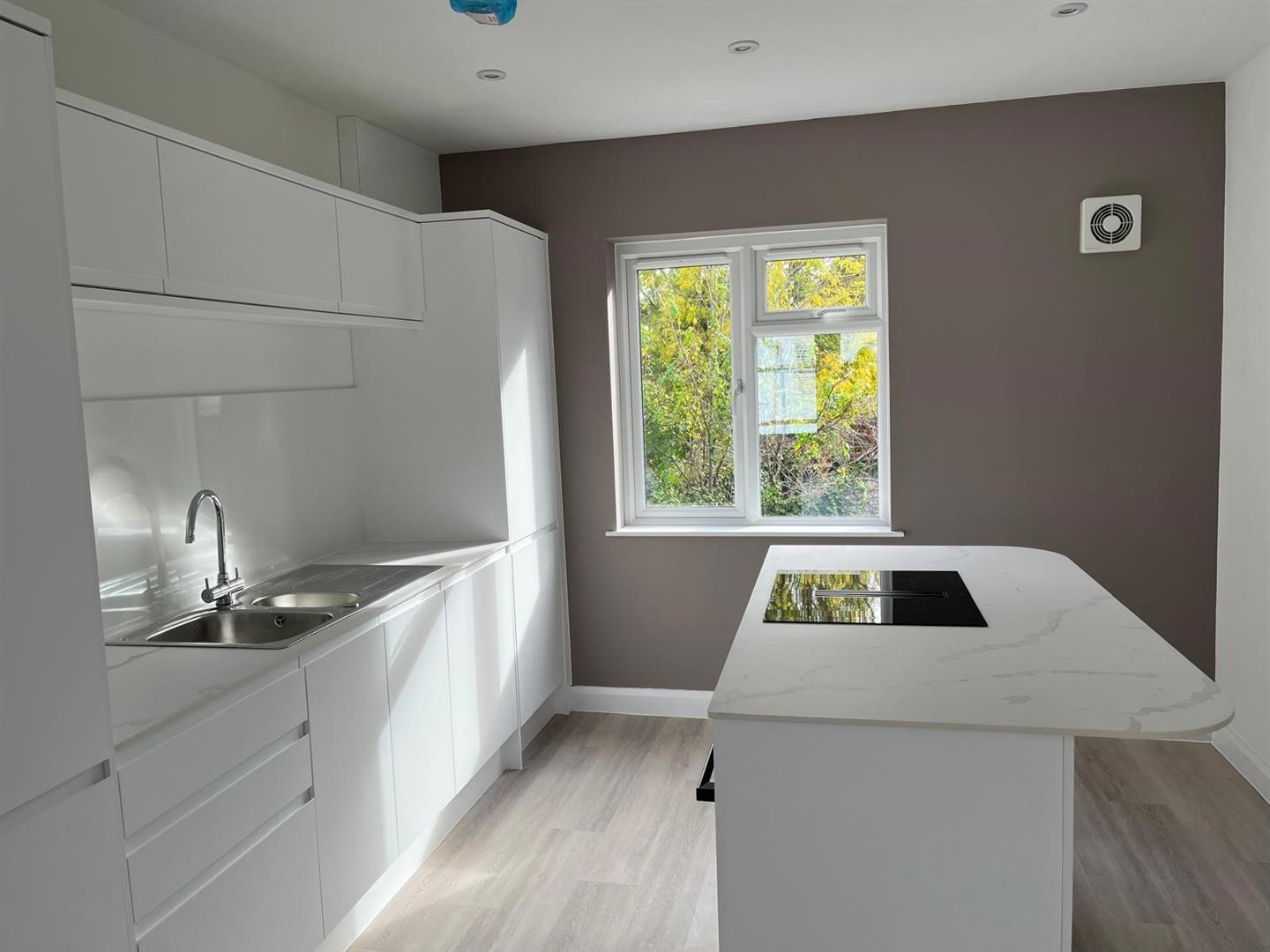 Property Image b834f5d6-2f42-4390-a0b0-5ba156d89447