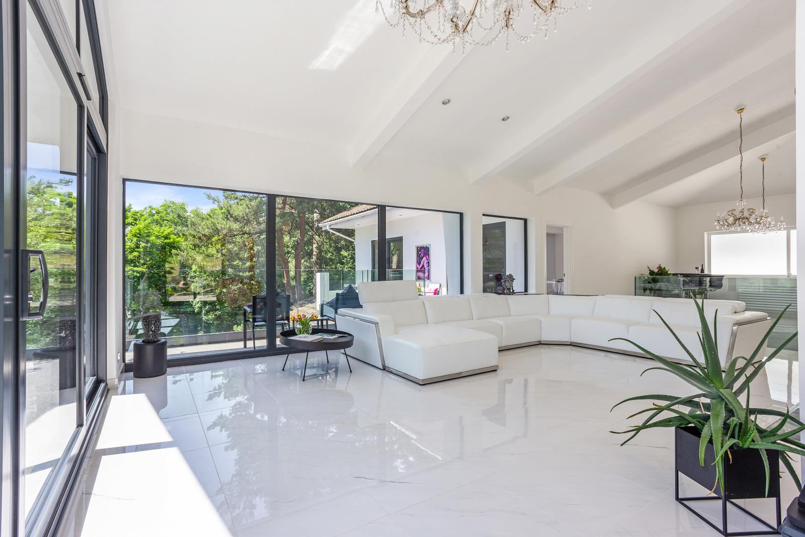 Property Image b91915f6-7f77-4ec1-9d68-3f9db28c573e