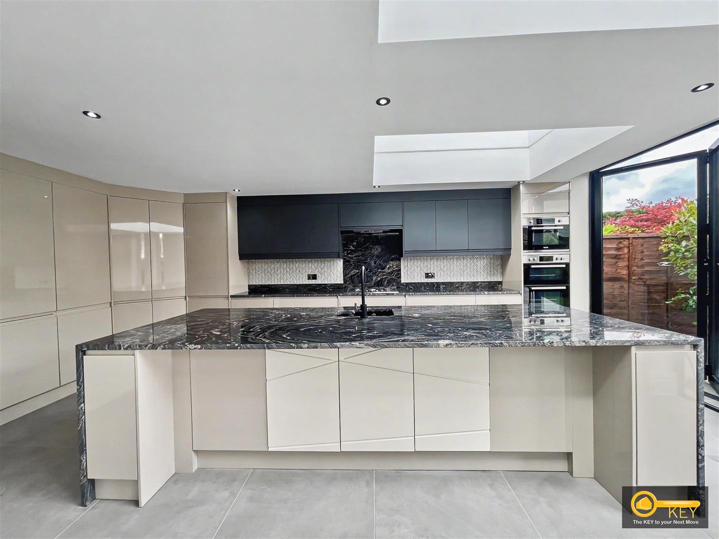 Property Image b93d4326-a658-4e2d-a39f-c43535c5b949