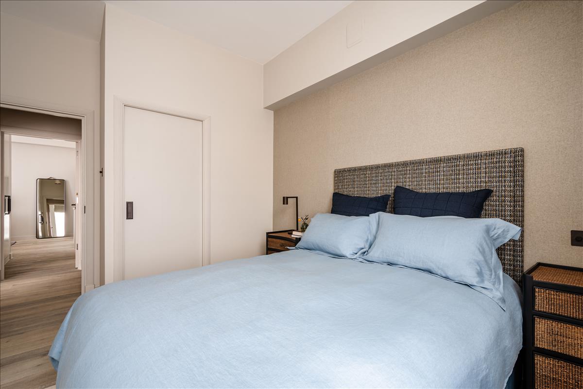 Newly refurbished two bedroom high end apartment for let in the exchange building Spitalfields E1