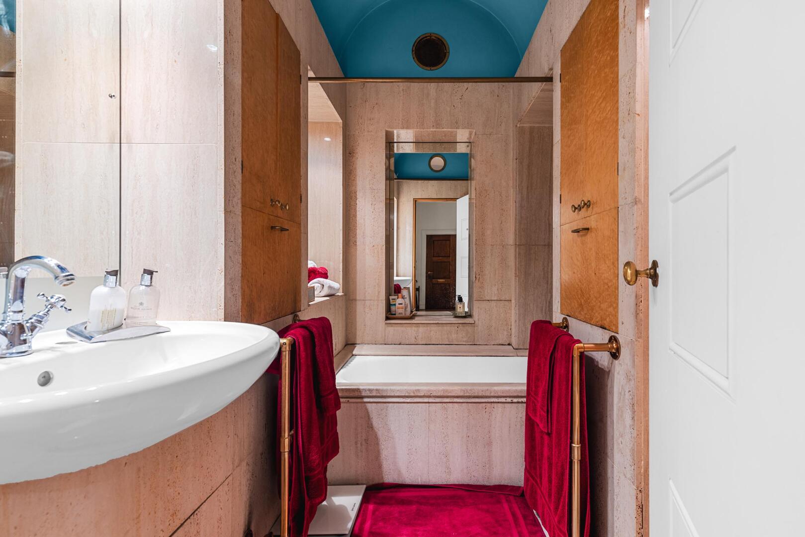 Property Image b9542901-8963-4796-b8f5-b4574c481cf4