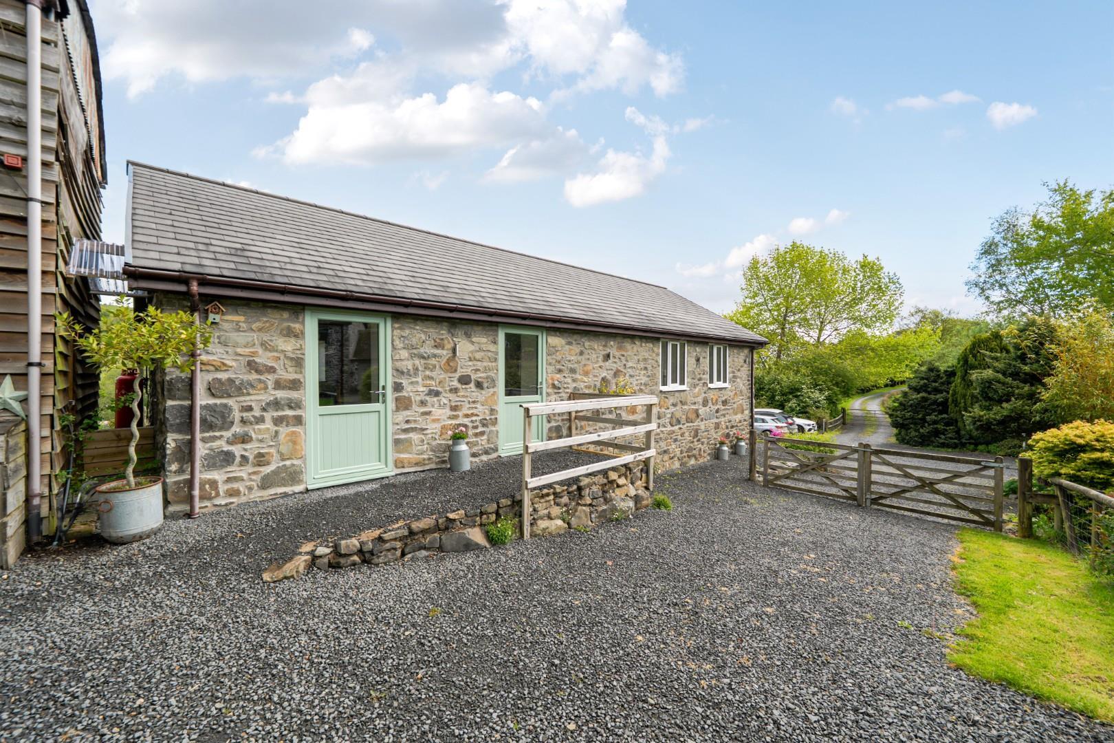 Property Image b98a1999-98fc-4ee6-9b75-b3afb0272193