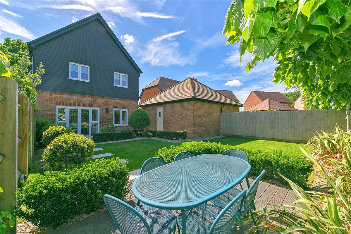 Property Image b98be050-1a06-4ce3-a327-11ba8f1900ad