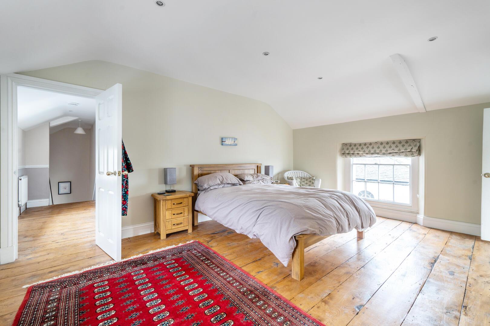 Property Image b9a85c6c-f201-4b54-8f1c-ee54a32f2f85